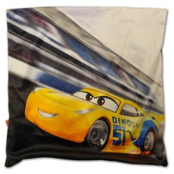 poszewka z mikrofibry 40x40 cm z żółtym samochodem Dinoco na rozmytej bieżni.
