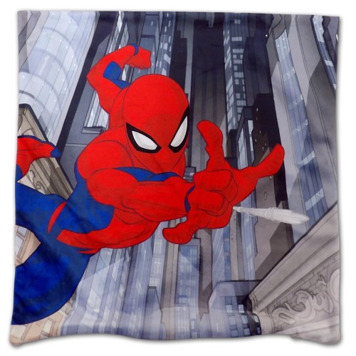 Poszewka 40x40 cm z mikrofibry z SpoderManem w czerwono-niebieskim stroju na tle wieżowców.