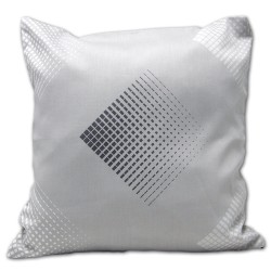 Poszewka z satyny bawełnianej w kolorze jasnej szarości z ciemniejszym, geometrycznym wzorem.