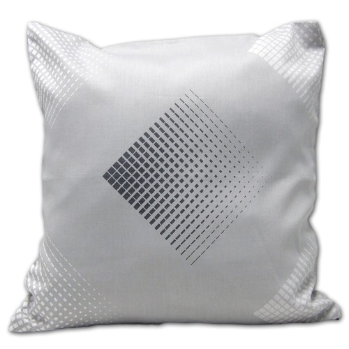 Poszewka z satyny bawełnianej w kolorze jasnej szarości z ciemniejszym, geometrycznym wzorem.