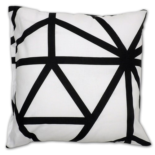 Biała poszewka bawełniana z szerokimi, czarnymi liniami tworzącymi geometryczne kształty. [1427]
