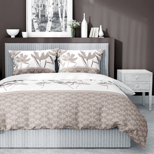 Elegancka pościel satynowa Detexpol 160x200 w beżowe kwiaty z ozdobnym pasem ornamentu. 5489-B
