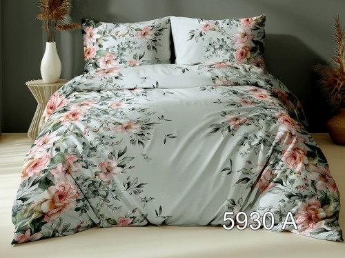 Szałwiowa pościel satynowa Esclusiva 160x200 ozdobiona dużymi brzoskwiniowymi i różowymi kwiatami oraz zielonymi liśćmi. -  5930A