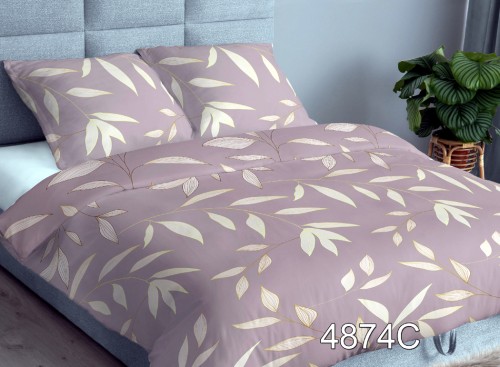 Pościel z satyny bawełnianej 160x200 w kolorze wrzosowym z motywem jasnych liści, model 4874C